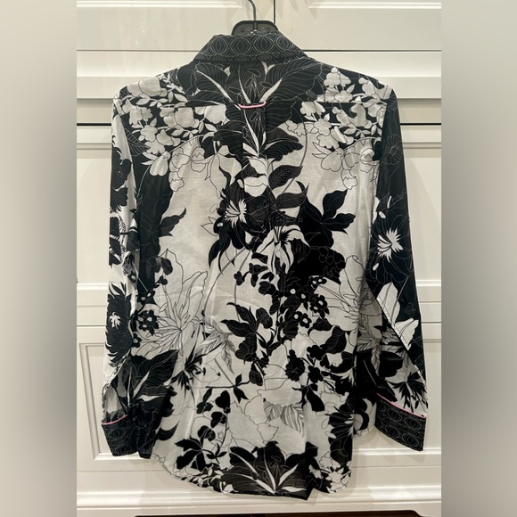 ROBERT GRAHAM Woman’s “Carrie” Floral Shirt - MSRP $258 - Picture 2 of 8